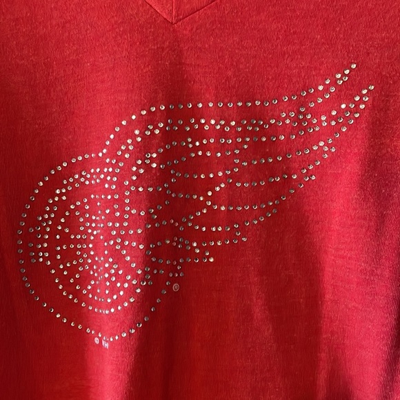 Detroit Red Wings Rhinestone Tshirt - Picture 2 of 3